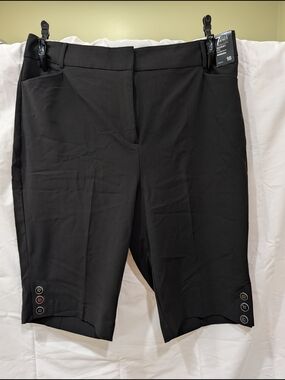 7th Avenue Design Studio Black Bermuda Shorts Size 18 NWT Button